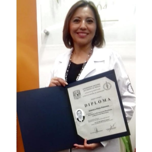 Dra. Gabriela Paniagua en el consultorio